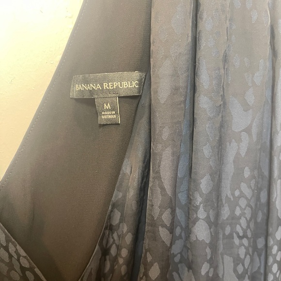 Banana Republic Black and Navy Snake Print Deep V Neck Blouse - Size M - Picture 3 of 6